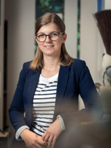 Raumausstattermeisterin Franziska Heine, Fink im Haus